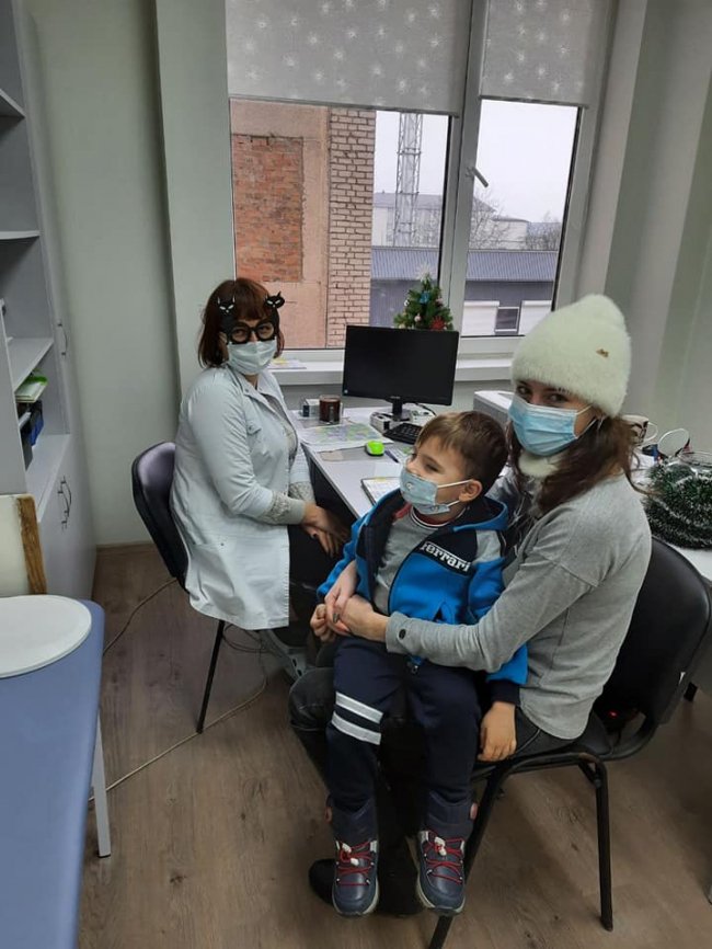 Медики з Волині влаштували новорічний флешмоб для маленьких пацієнтів. ФОТО