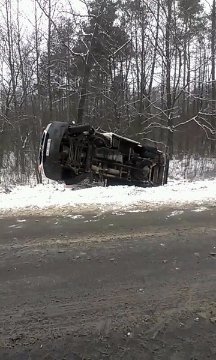 На трасі біля Ківерець перевернувся реанімобіль. ФОТО