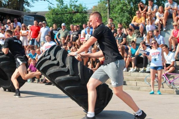 Луцькі патрульні взяли участь у змаганнях з кросфіту. ФОТО