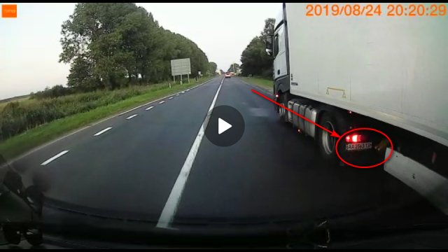 На Волині вантажівка на швидкості ледве не знесла мікроавтобус з п'ятьма дітьми. ВІДЕО