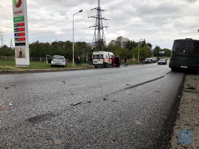 Аварія на Волині: автівка врізалась у автобус. ФОТО