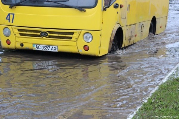 Як «плавав» Луцьк. ФОТО. ВІДЕО