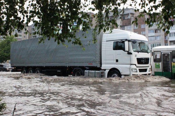 Як «плавав» Луцьк. ФОТО. ВІДЕО
