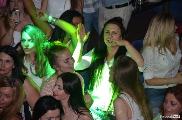 «Чорний бумер», «Харизма» і «Мурка»: в Луцьку знову виступав Seryoga. ФОТО