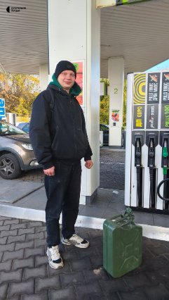 Черги з каністрами та бочками: що відбувається на заправках Луцька після атак БпЛА. ВІДЕО