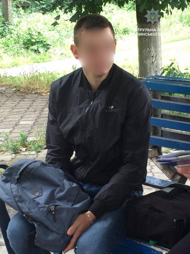 У Луцьку затримали хлопця, який продавав штик-ніж