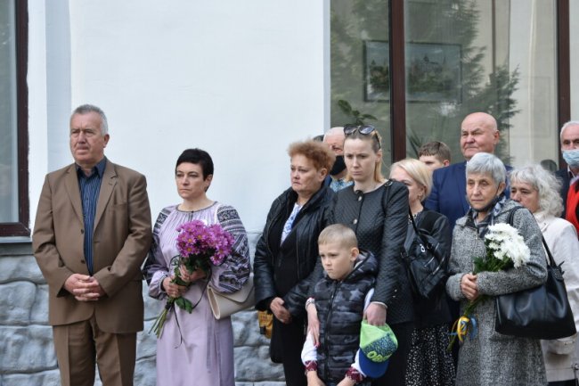 У Луцьку на фасаді коледжу встановили меморіальні дошки загиблим Героям. ФОТО