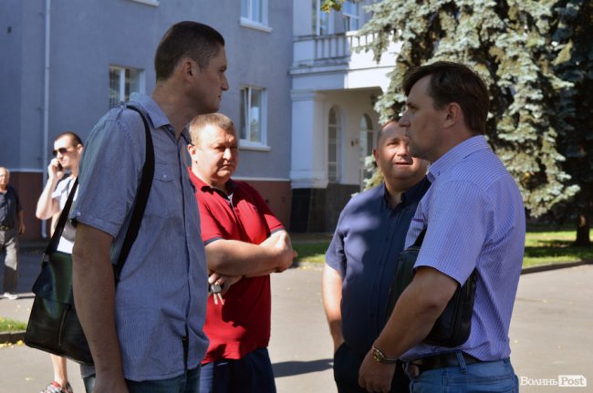 Обличчя пікету: «прихильники Тиводара» ховалися від камер та хамили