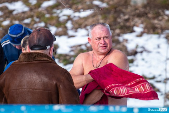 Як лучани пірнали в крижану купіль Стиру. ФОТО. ВІДЕО