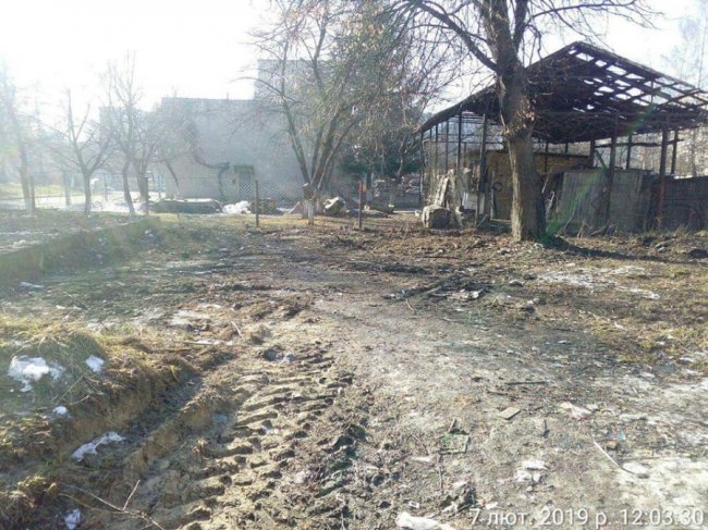 У Луцьку на Соборності розгребли стихійне сміттєзвалище. ФОТО