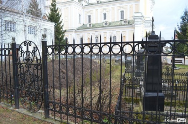 Земля, гроші, скандал: що робив екскаватор біля луцького собору. ФОТО