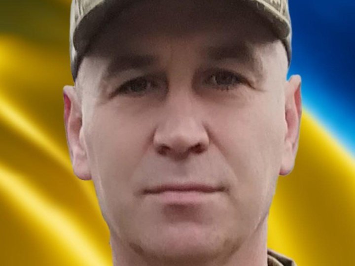 Волиняни навколішки прощалися з Героєм Сергієм Ткачуком