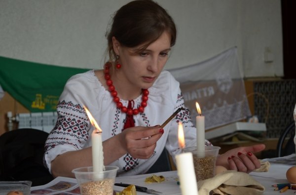 Як у Луцьку вчилися малювати волинські писанки. ФОТО