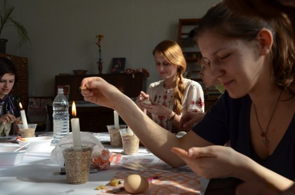 Як у Луцьку вчилися малювати волинські писанки. ФОТО