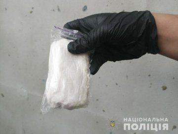 Суд не взяв під варту хлопця, який у Луцьку збував наркотики великими партіями