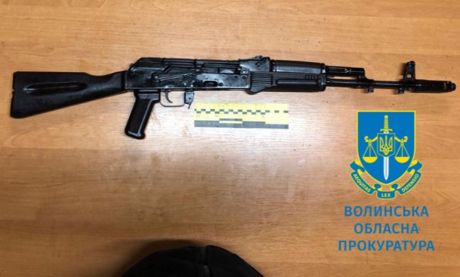 37-річний житель Херсона незаконно збув волинянину три автомати Калашникова