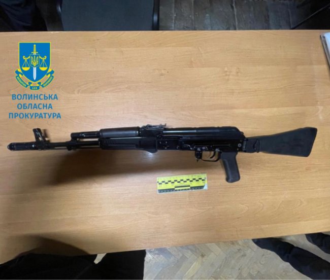 37-річний житель Херсона незаконно збув волинянину три автомати Калашникова