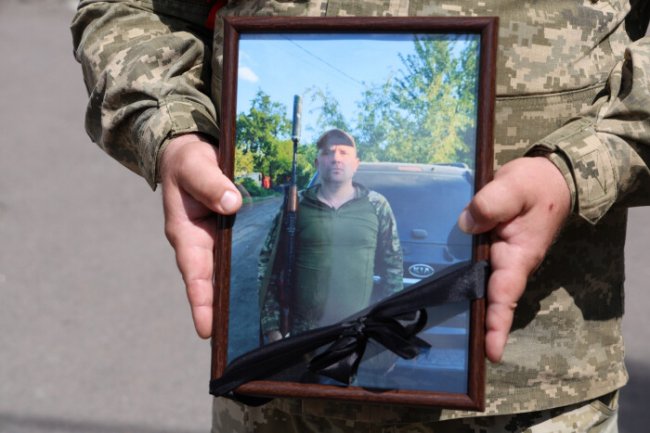 Лучани віддали останню шану Герою Віталію Колеснику