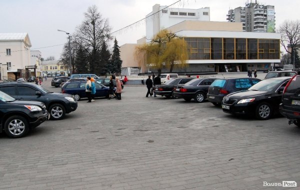 У Луцьку запалювали страсні свічки