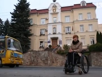 Відома луцька телеведуча пересіла в інвалідний візок