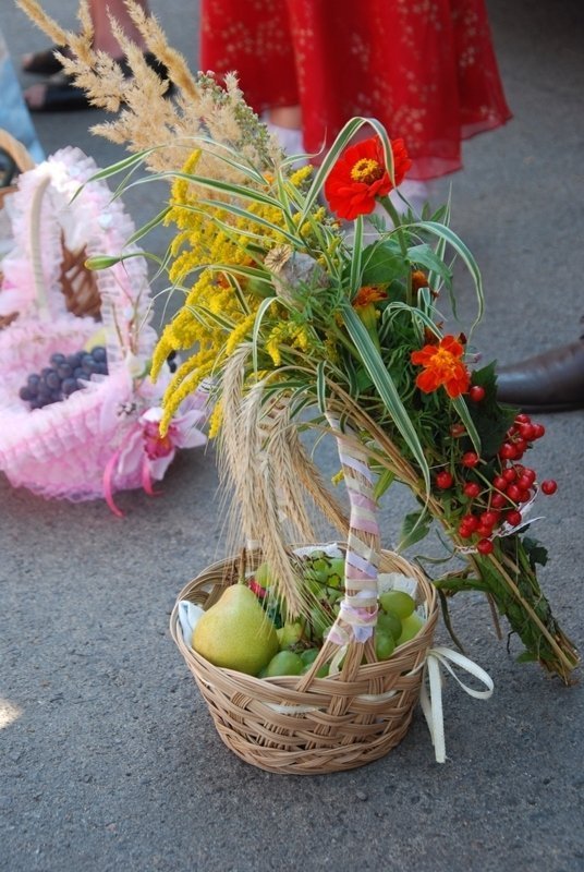 Як святили яблука та мед у луцькому Свято-Покровському храмі. ФОТО