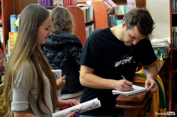 У Луцьку представили книгу про трудових мігрантів. ФОТО 