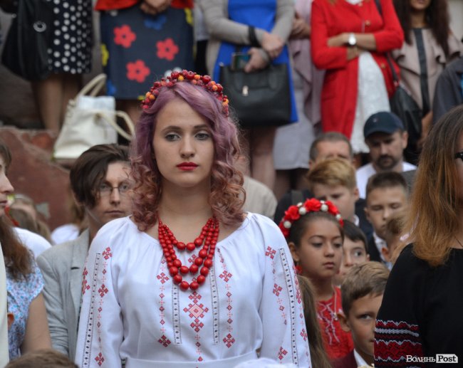 Каша та вишиті рушники: Перший дзвоник у школі №5