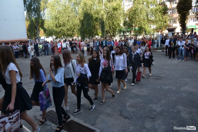 Каша та вишиті рушники: Перший дзвоник у школі №5