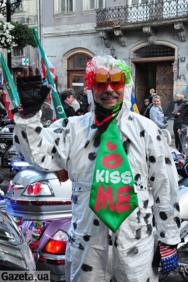 Байкерський «парад вогнів» у Львові. ФОТО. ВІДЕО 