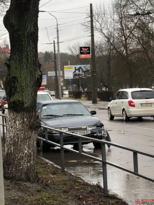 Біля Центрального ринку – аварія: зіткнулися дві автівки. ФОТО