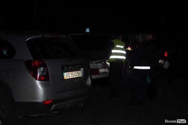 В Луцьку на стоянці біля торгового центру  стався вибух. ФОТО