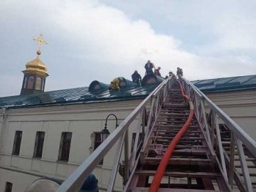 Горить Києво-Печерська лавра: є потерпілий. ВІДЕО