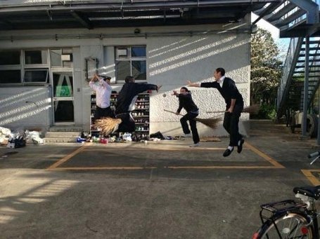 Нова «фішка» інтернету ‒ квіддічінг. ФОТО