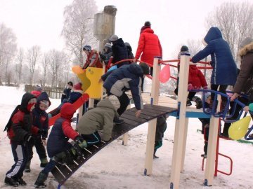 У Любомльському районі з'явились нові дитячі майданчики