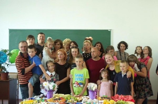 У Нововолинську для особливих діток з'явився майданчик. ФОТО