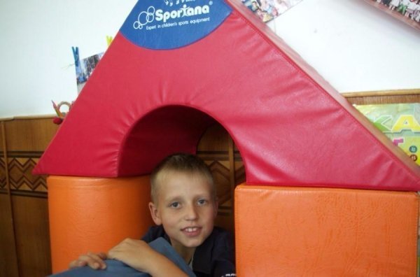 У Нововолинську для особливих діток з'явився майданчик. ФОТО