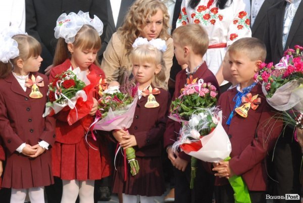 Перший дзвоник у  «найкращій луцькій школі». ФОТО