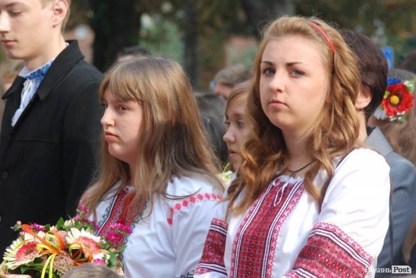 Перший дзвоник у  «найкращій луцькій школі». ФОТО