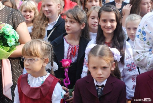 Перший дзвоник у  «найкращій луцькій школі». ФОТО