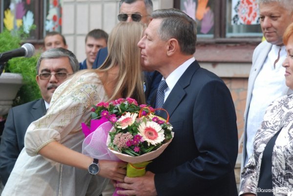 Перший дзвоник у  «найкращій луцькій школі». ФОТО