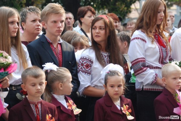 Перший дзвоник у  «найкращій луцькій школі». ФОТО