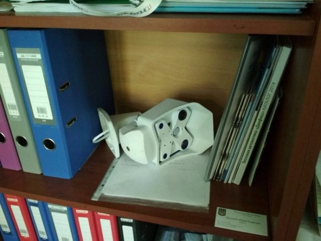 Під час обшуків у запорізькій мерії знайшли прослушку і приховані камери