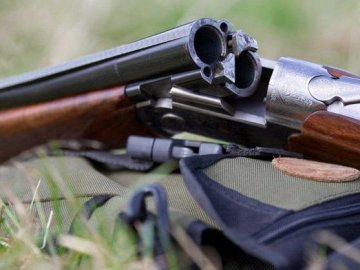 На Волині забрали рушницю в чоловіка, який тинявся в мисливських угіддях