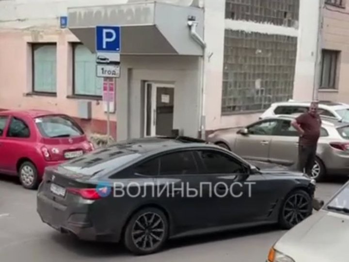 У центрі Луцька молодики з BMW гучно вмикали російську музику: відео обурило містян