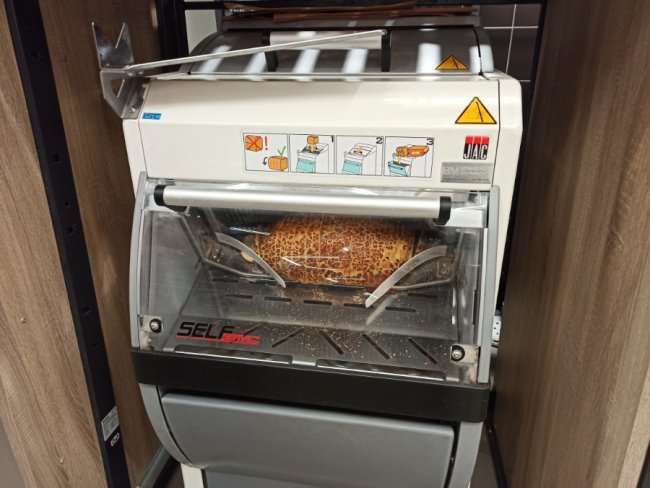 У гіпермаркеті «Там Там Сімейні традиції» встановили сучасну хліборізку. ВІДЕО*