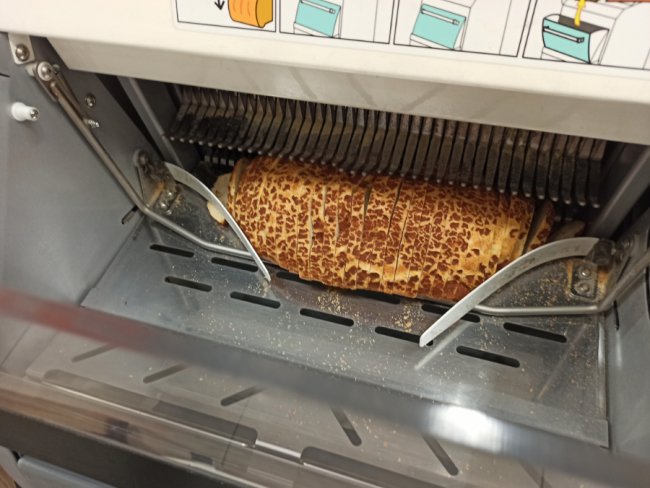 У гіпермаркеті «Там Там Сімейні традиції» встановили сучасну хліборізку. ВІДЕО*