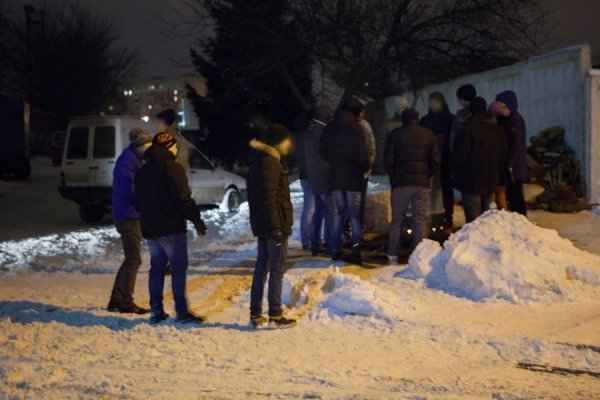 В облозі Автомайдану: у Луцьку ВВшникам заблокували виїзд з частини. ФОТО