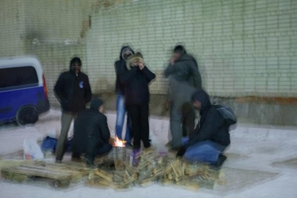 В облозі Автомайдану: у Луцьку ВВшникам заблокували виїзд з частини. ФОТО