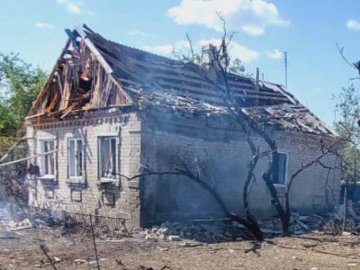 Росіяни обстріляли житлові квартали селища на Запоріжжі: одна людина загинула