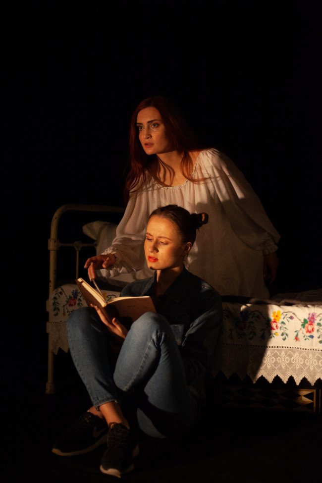 Чорна комедія та абсурдна трагікомедія: на що піти у Волинському драмтеатрі цього тижня?